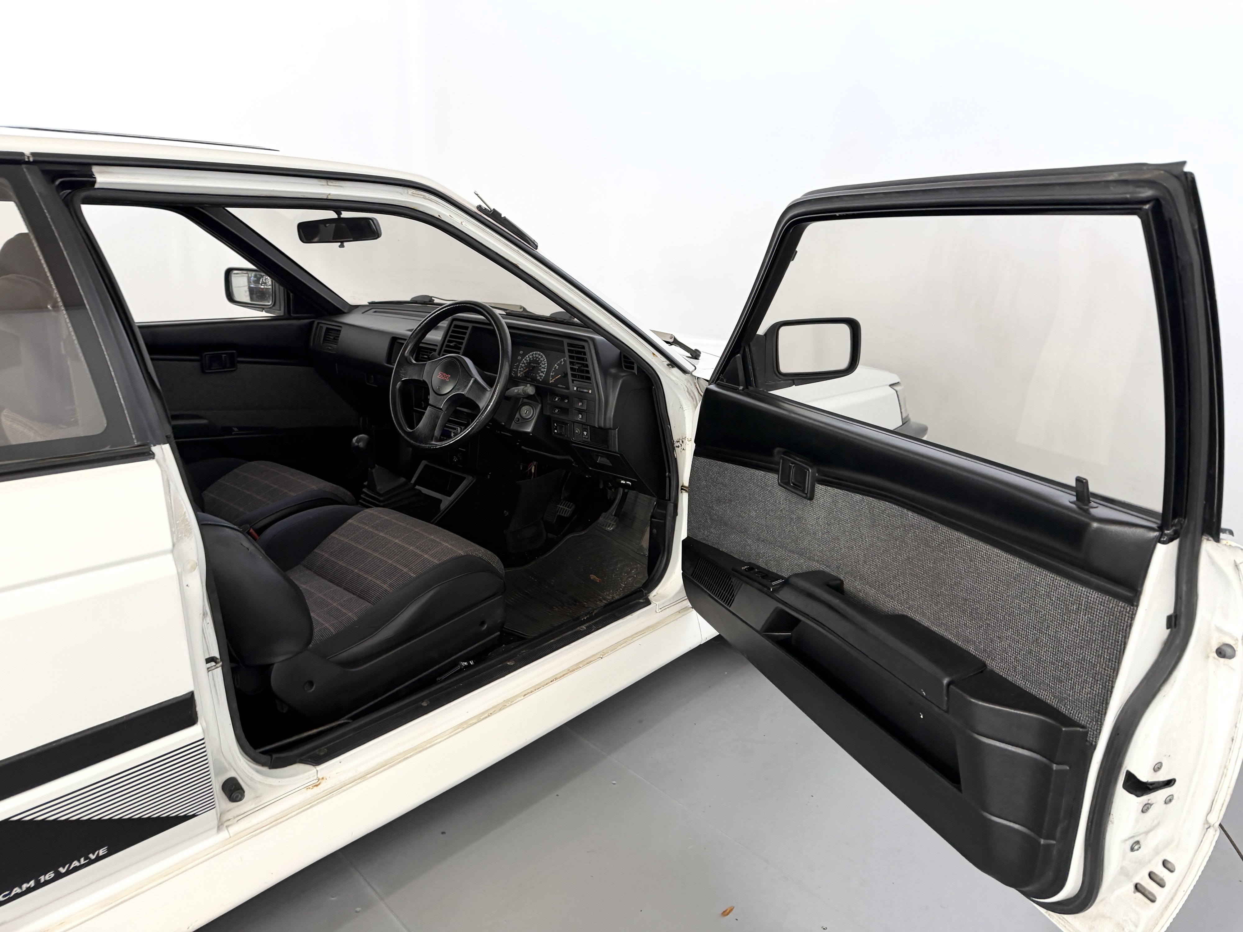 Lot 4 - 1989 Nissan Sunny ZX Coupe