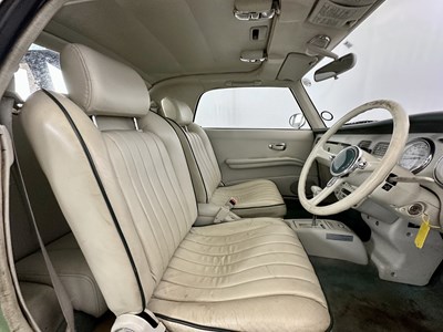 Lot 6 - 1991 Nissan Figaro