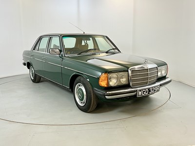Lot 77 - 1977 Mercedes-Benz 250