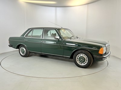Lot 77 - 1977 Mercedes-Benz 250