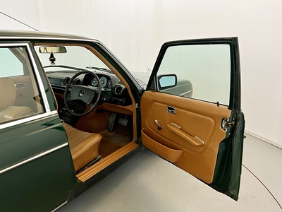 Lot 77 - 1977 Mercedes-Benz 250