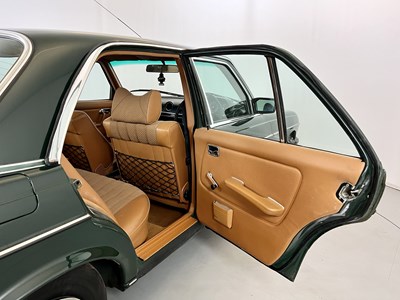 Lot 77 - 1977 Mercedes-Benz 250