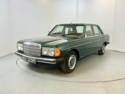 Lot 77 - 1977 Mercedes-Benz 250