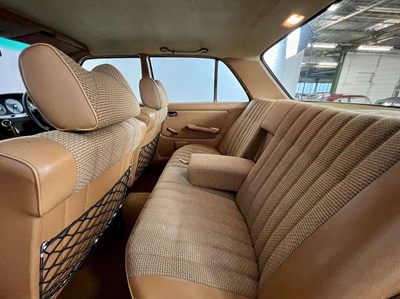 Lot 77 - 1977 Mercedes-Benz 250