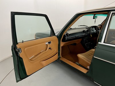 Lot 77 - 1977 Mercedes-Benz 250