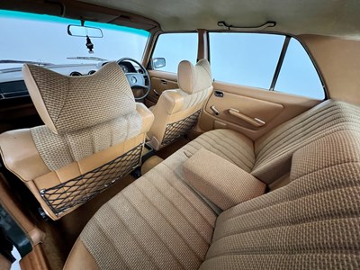 Lot 77 - 1977 Mercedes-Benz 250