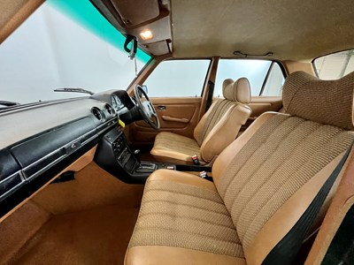 Lot 77 - 1977 Mercedes-Benz 250