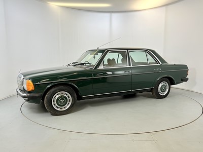 Lot 77 - 1977 Mercedes-Benz 250