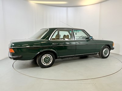 Lot 77 - 1977 Mercedes-Benz 250