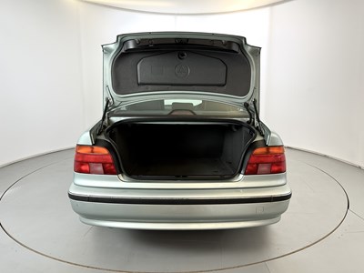 Lot 5 - 1998 BMW 528i