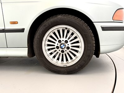 Lot 5 - 1998 BMW 528i