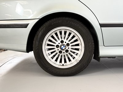 Lot 5 - 1998 BMW 528i