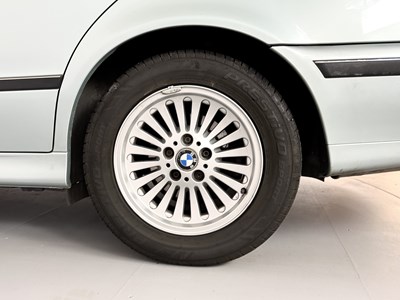 Lot 5 - 1998 BMW 528i