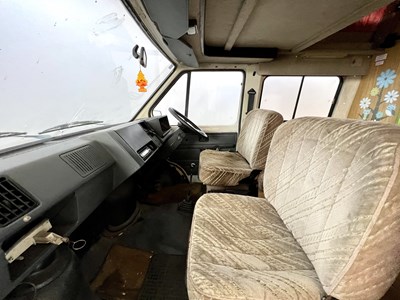 Lot 30 - 1990 Renault Traffic