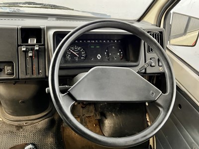 Lot 30 - 1990 Renault Traffic