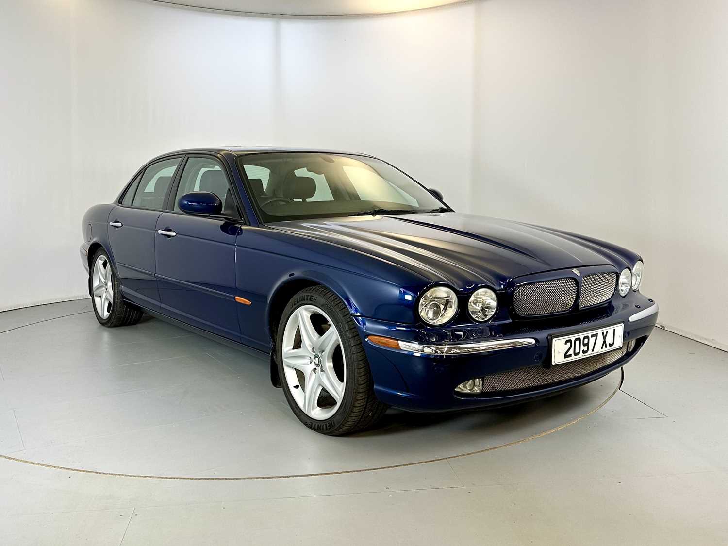 Lot 27 - 2003 Jaguar XJ Sport