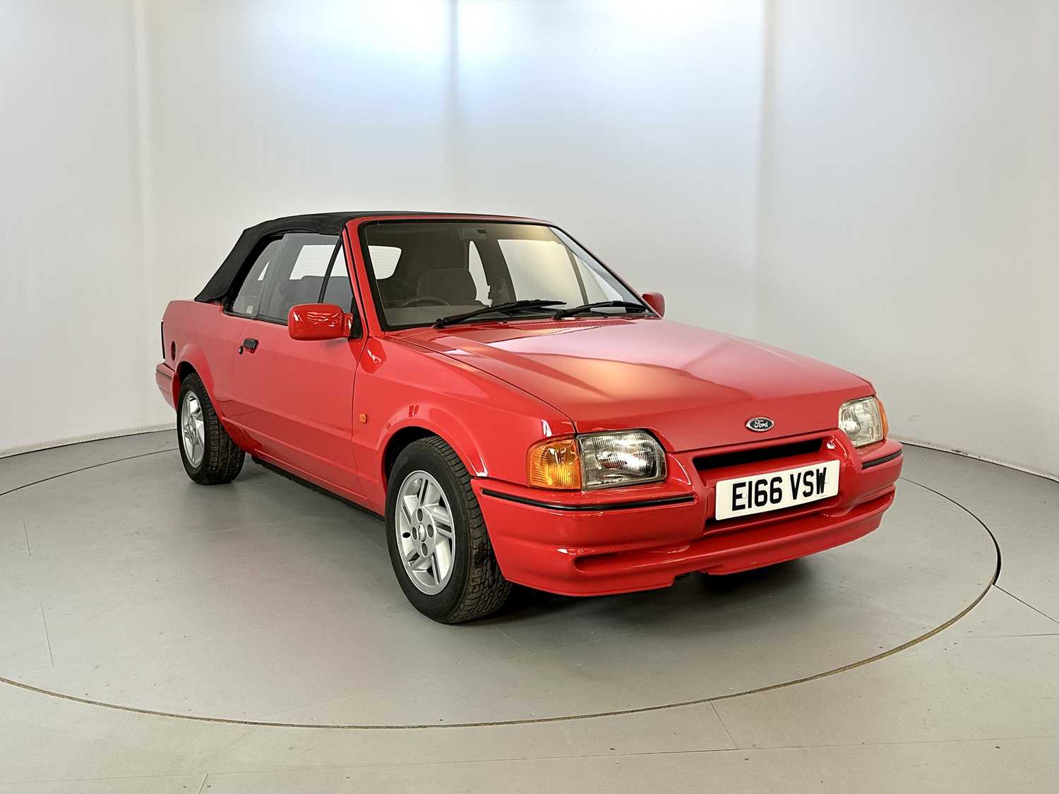 Lot 9 - 1987 Ford Escort XR3i Cabriolet