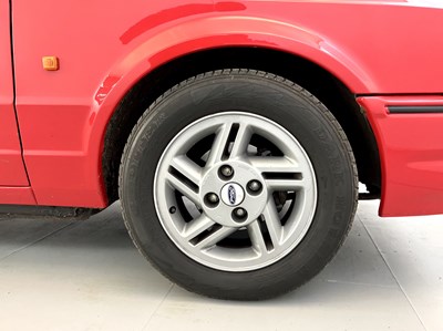 Lot 9 - 1987 Ford Escort XR3i Cabriolet