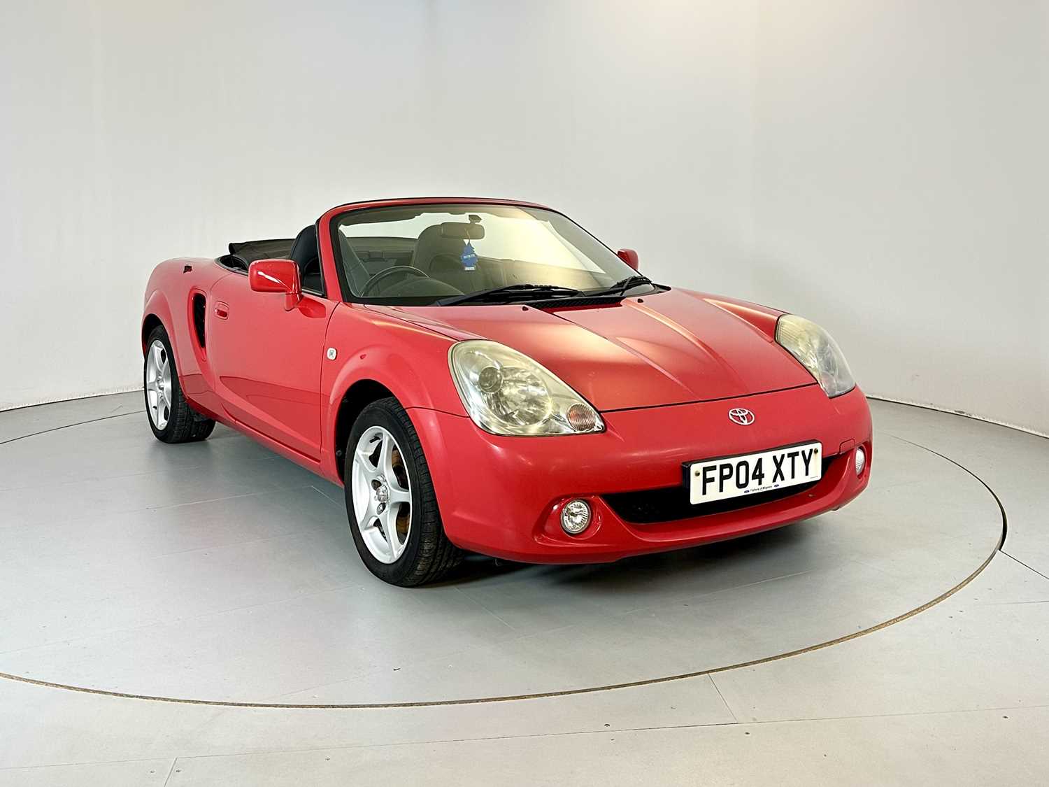 Lot 18 - 2004 Toyota MR2