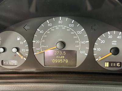 Lot 72 - 2001 Mercedes-Benz CLK230