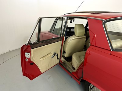 Lot 149 - 1972 Rover P6