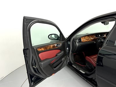 Lot 83 - 2005 Jaguar XJ8