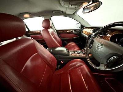 Lot 83 - 2005 Jaguar XJ8