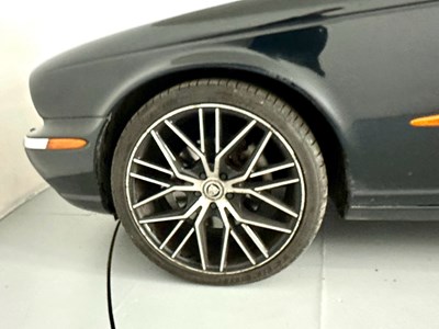 Lot 83 - 2005 Jaguar XJ8