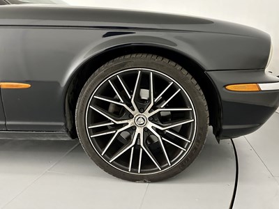 Lot 83 - 2005 Jaguar XJ8