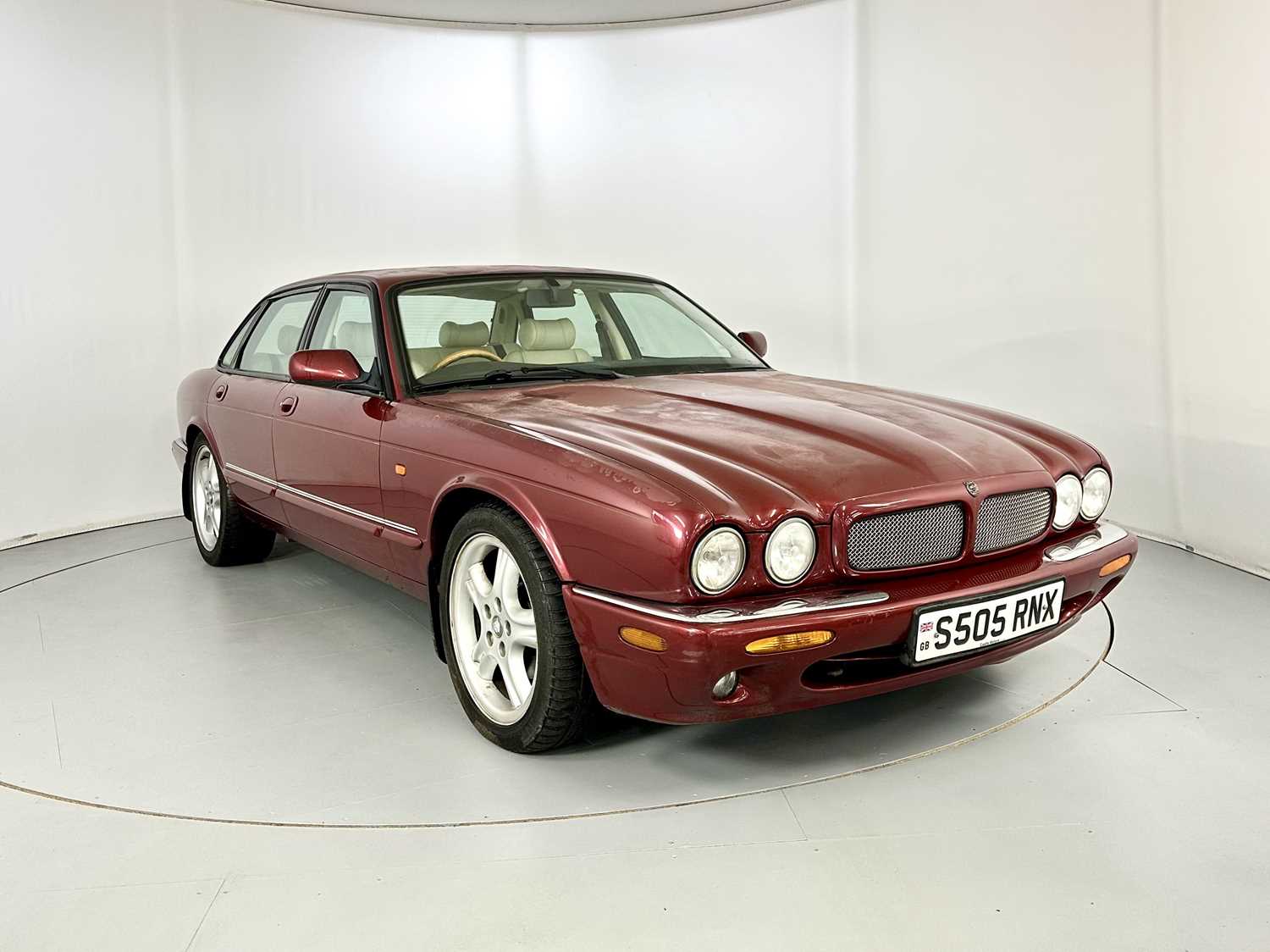 Lot 64 - 1998 Jaguar XJR V8 - NO RESERVE