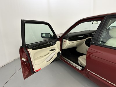 Lot 64 - 1998 Jaguar XJR V8 - NO RESERVE