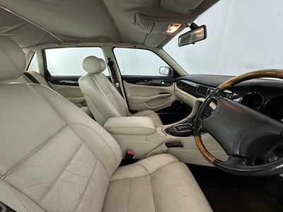 Lot 64 - 1998 Jaguar XJR V8 - NO RESERVE