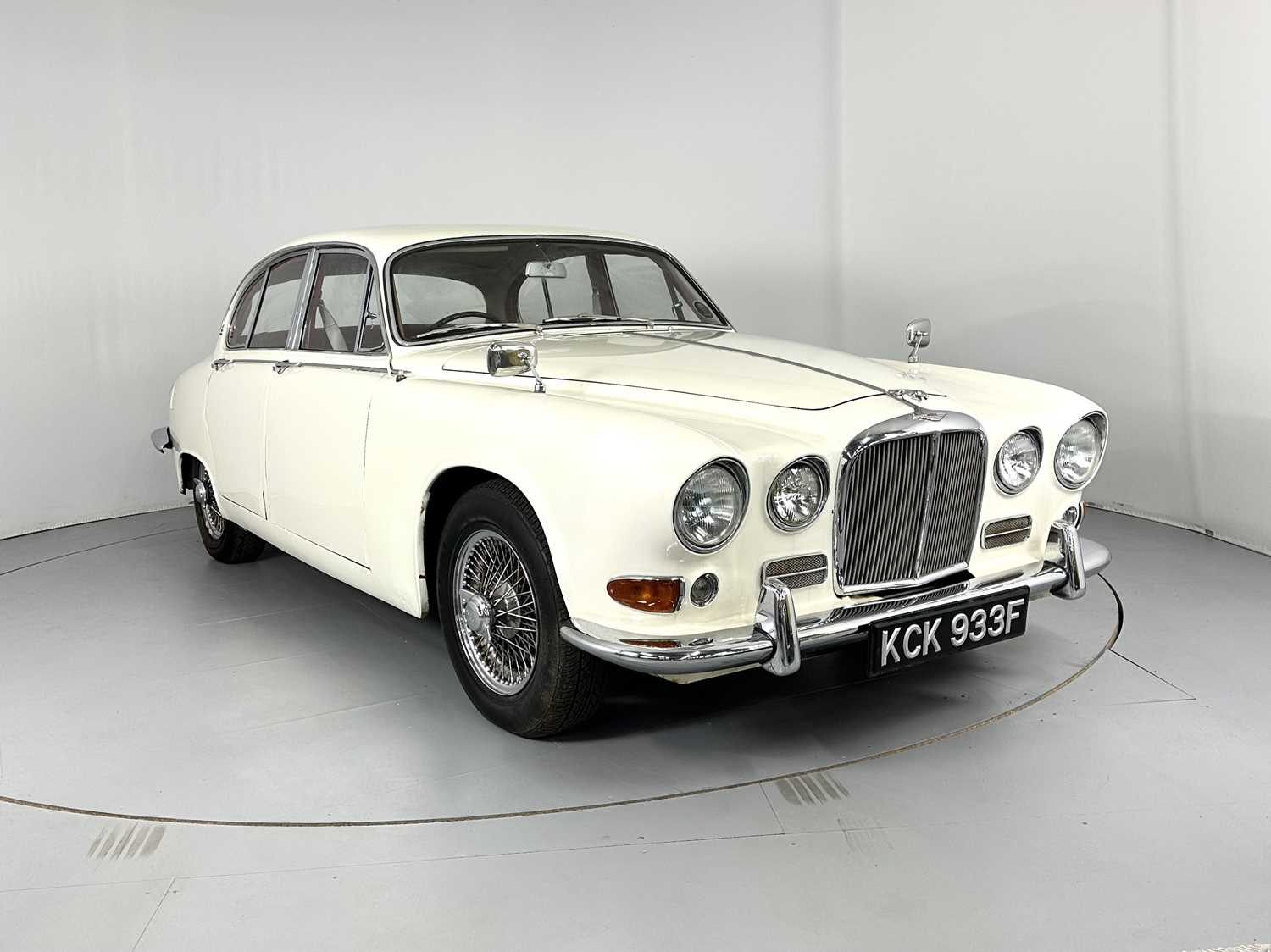 Lot 14 - 1967 Jaguar 420