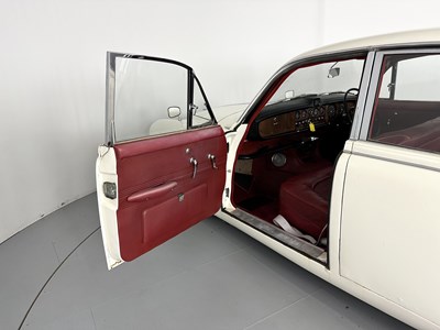 Lot 14 - 1967 Jaguar 420