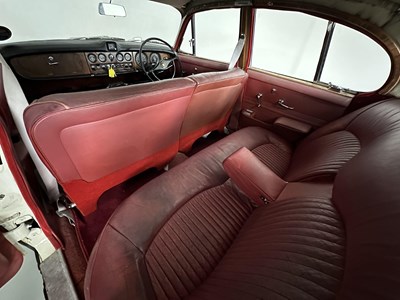 Lot 14 - 1967 Jaguar 420