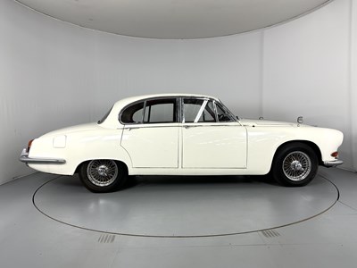 Lot 14 - 1967 Jaguar 420