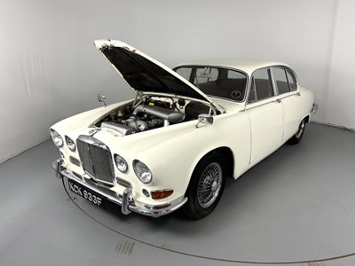 Lot 14 - 1967 Jaguar 420