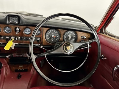 Lot 14 - 1967 Jaguar 420