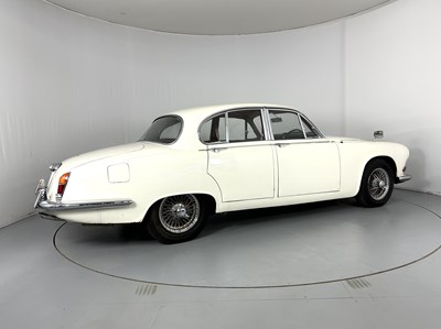 Lot 14 - 1967 Jaguar 420