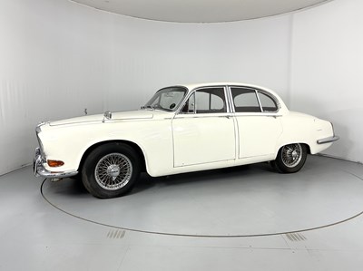 Lot 14 - 1967 Jaguar 420