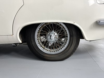 Lot 14 - 1967 Jaguar 420