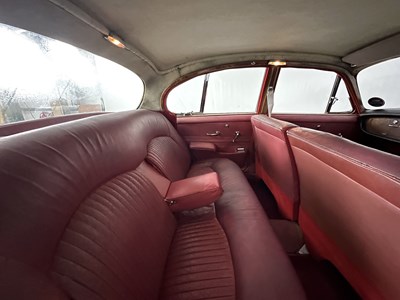 Lot 14 - 1967 Jaguar 420