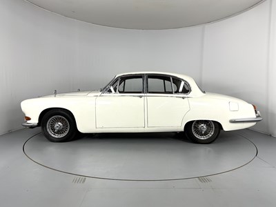 Lot 14 - 1967 Jaguar 420