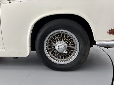 Lot 14 - 1967 Jaguar 420