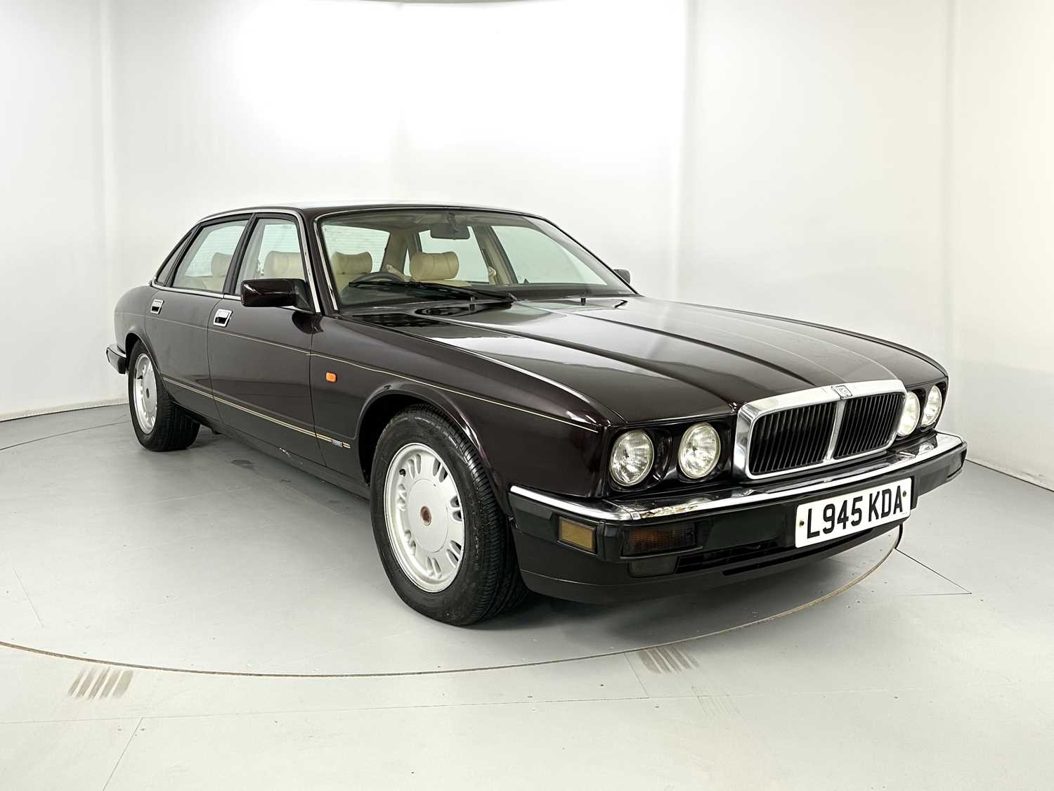 Lot 119 - 1994 Jaguar XJ 3.2 Sport