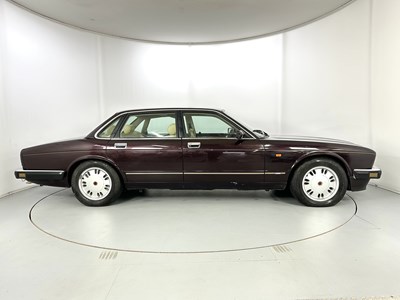 Lot 119 - 1994 Jaguar XJ 3.2 Sport