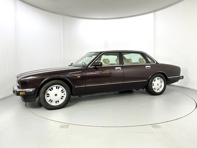 Lot 119 - 1994 Jaguar XJ 3.2 Sport
