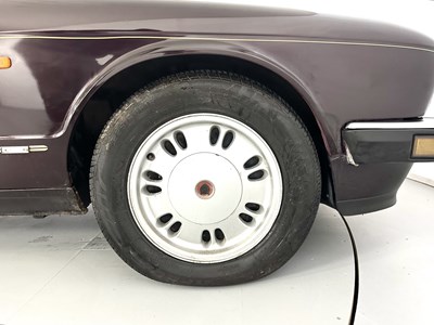Lot 119 - 1994 Jaguar XJ 3.2 Sport