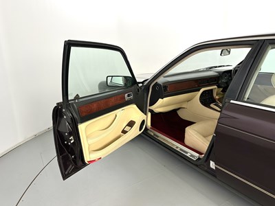 Lot 119 - 1994 Jaguar XJ 3.2 Sport