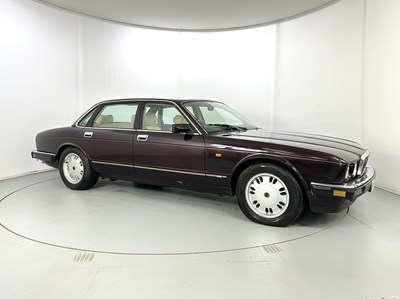 Lot 119 - 1994 Jaguar XJ 3.2 Sport